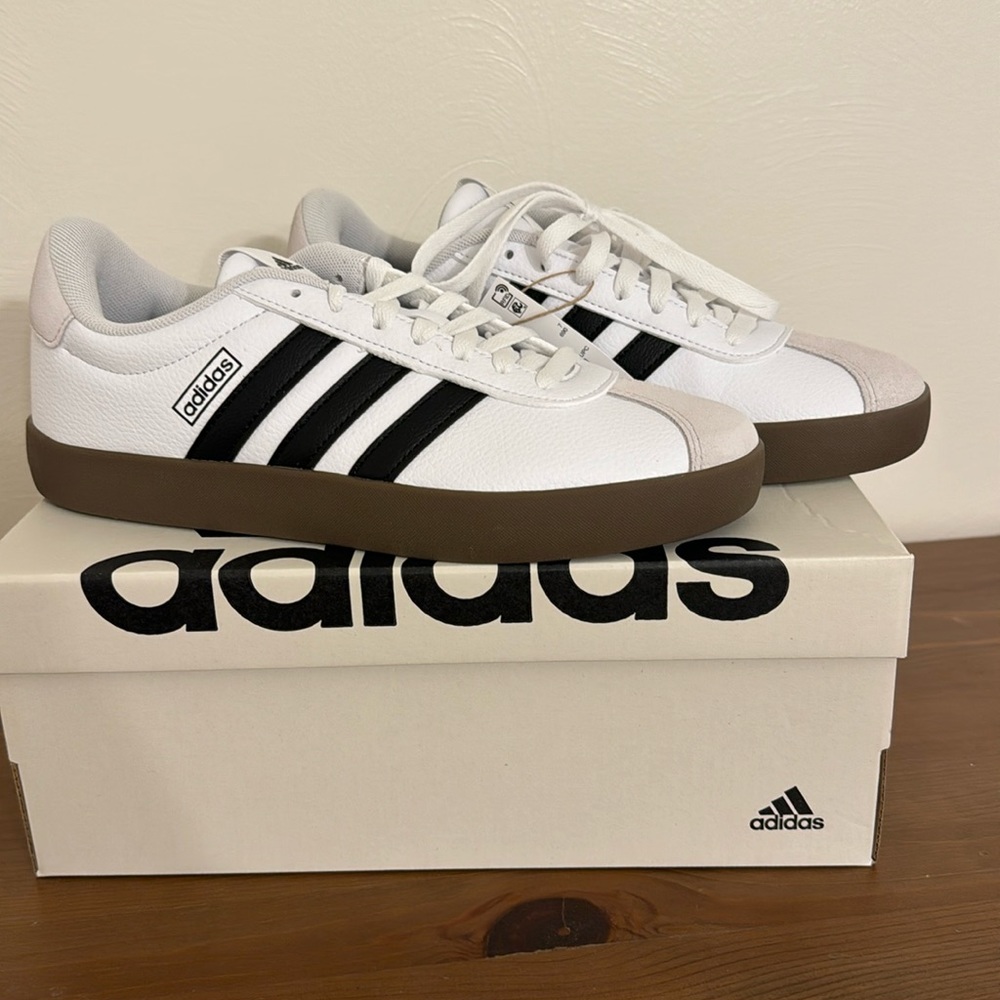 Women’s Adidas Court VL 3.0 Size 8.5 NWT
